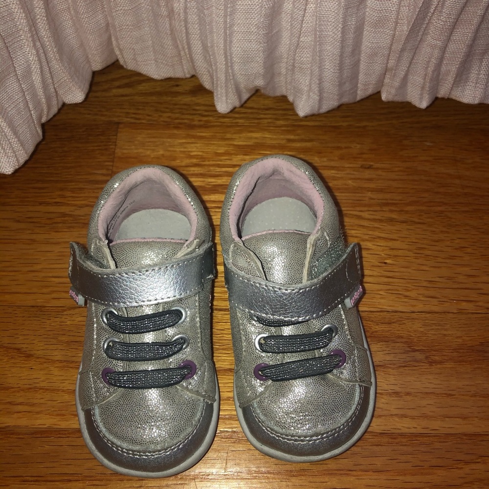 Silver pediped sneaker